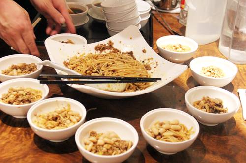 豌杂面 – エンドウ豆と四川風あえ麺 (四川料理)